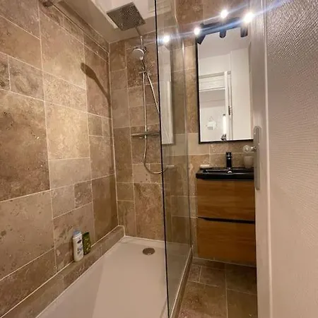 Moderne A Apartment
